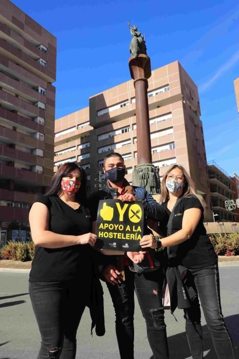 Hosteleros colapsan el centro de Lorca reclamando la apertura de sus negocios