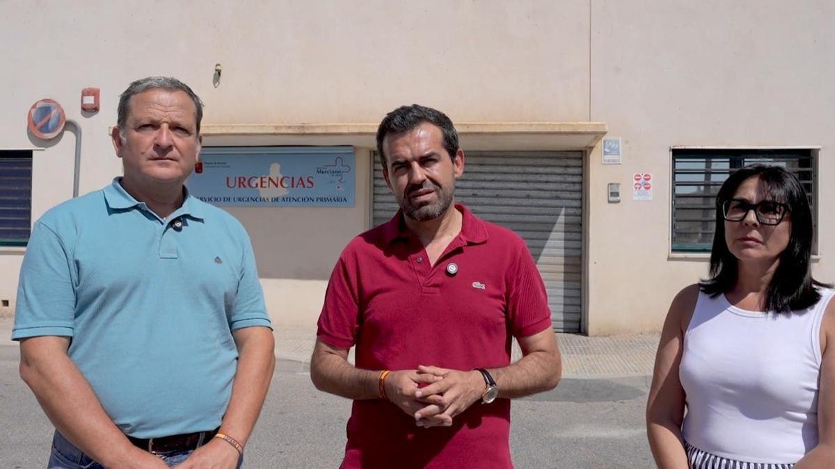 El portavoz de Vox en la Asamblea Regional, Rubén Martínez Alpañez, en el centro