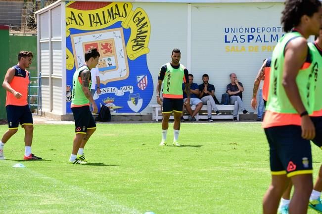 Entrenamiento de la UD Las Palmas en Barranco ...