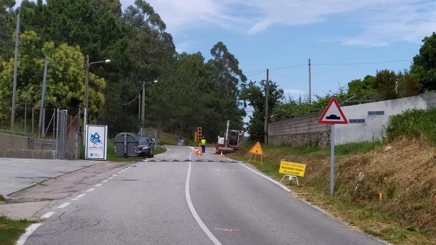 Obras de mejora de seguridad en el vial de Nerga.// Fdv