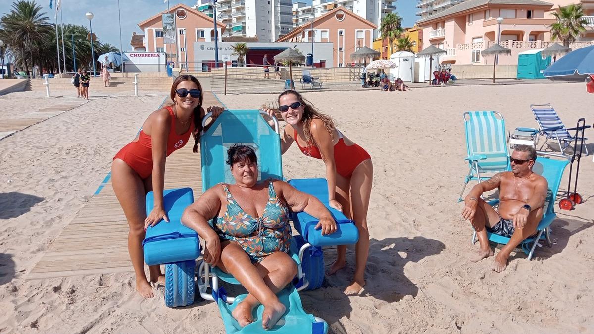 El baño adaptado es un servicio que presta la Cruz Roja en Miramar