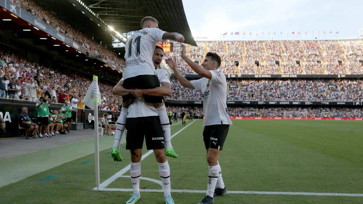 Directo | ¡Jugadón de Lino y gol de Castillejo! (1-0)