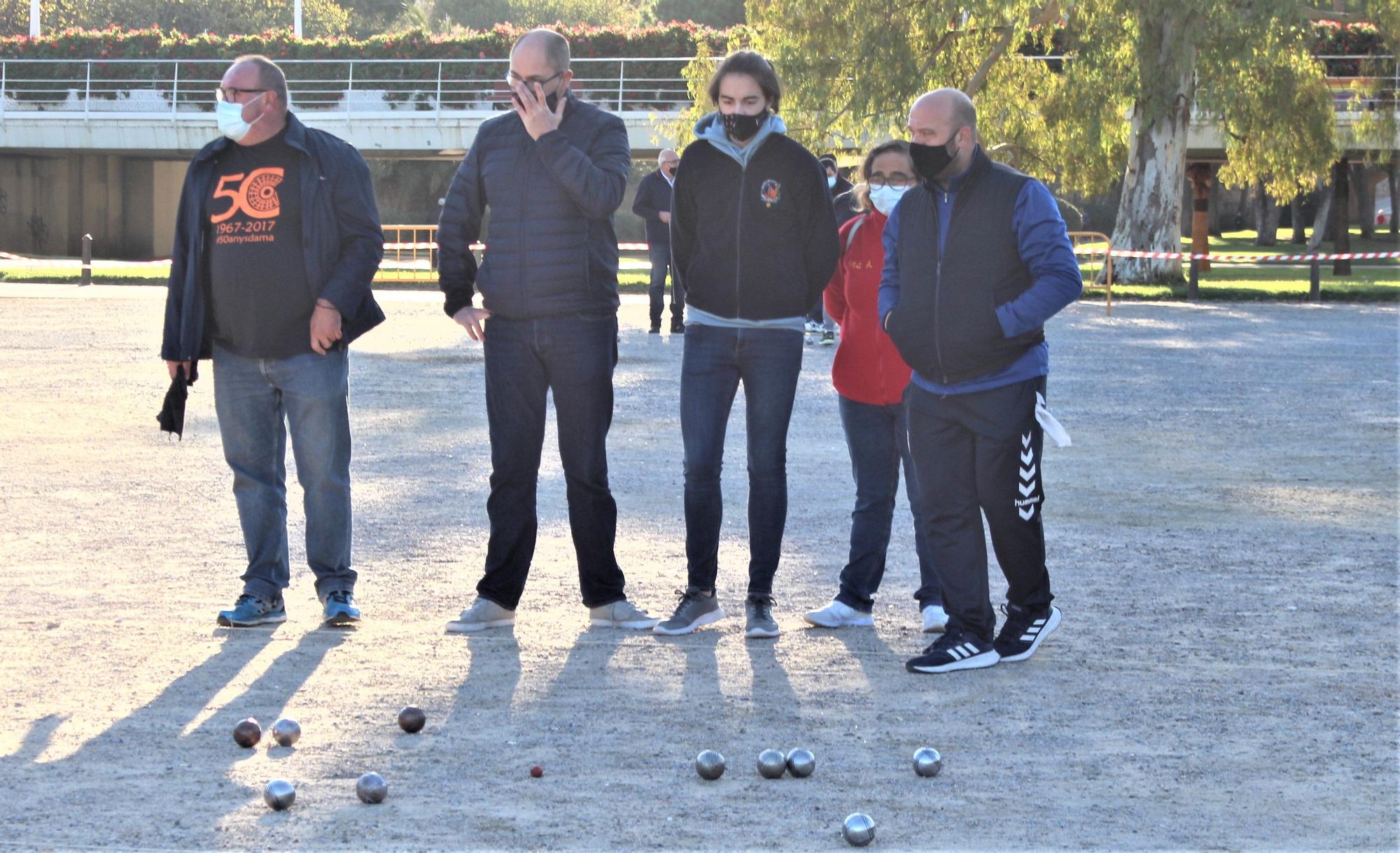 La actividad fallera vuelve a golpe de petanca