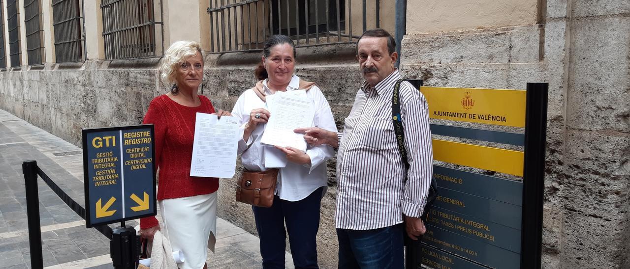 Tres vecinos de la zona de Honduras y Blasco Ibáñez han presentado las firmas.