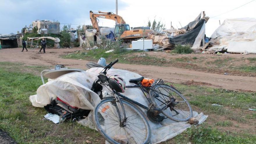 Desalojadas y derribadas cientos de chabolas en Níjar