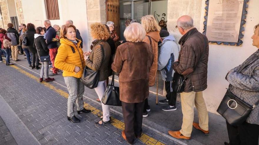 Imagen de la cola a primera hora de la mañana.