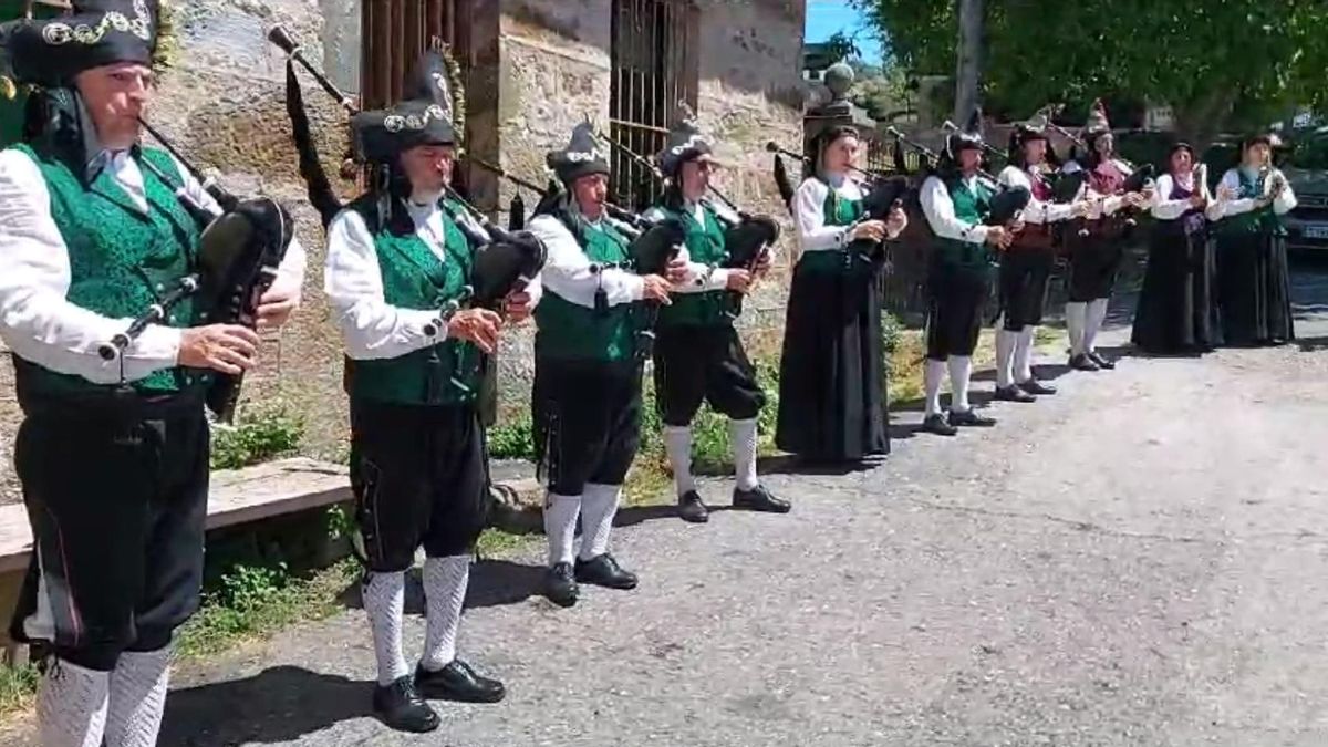 Banda de gaitas 'As Portelas' de Lubián en Robleda