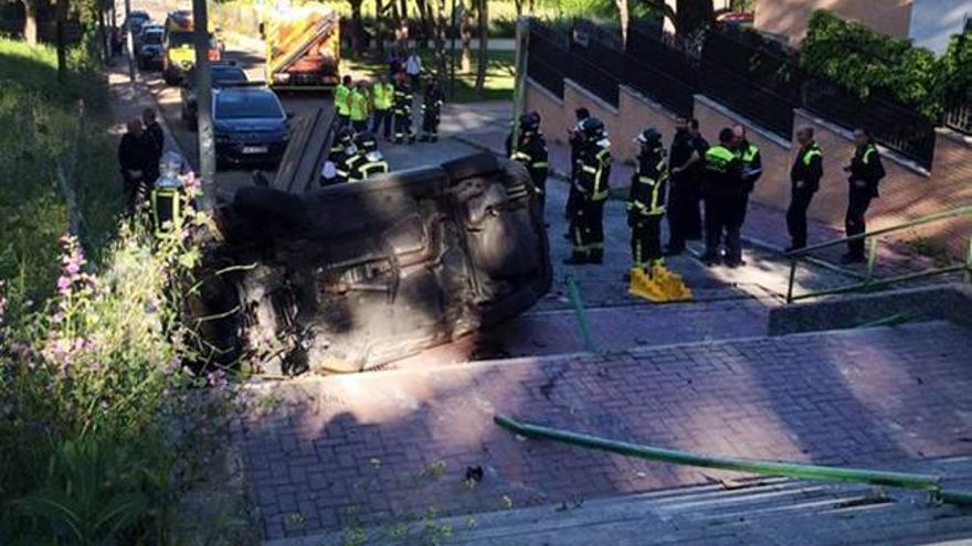 Muere una mujer en Madrid tras caer el coche en el que viajaba por unas escaleras