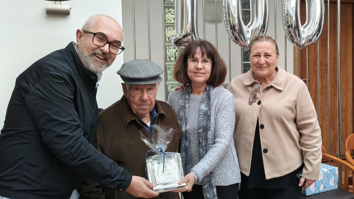 Sant Josep felicita a Antonio Ribas Marí por su centenario.