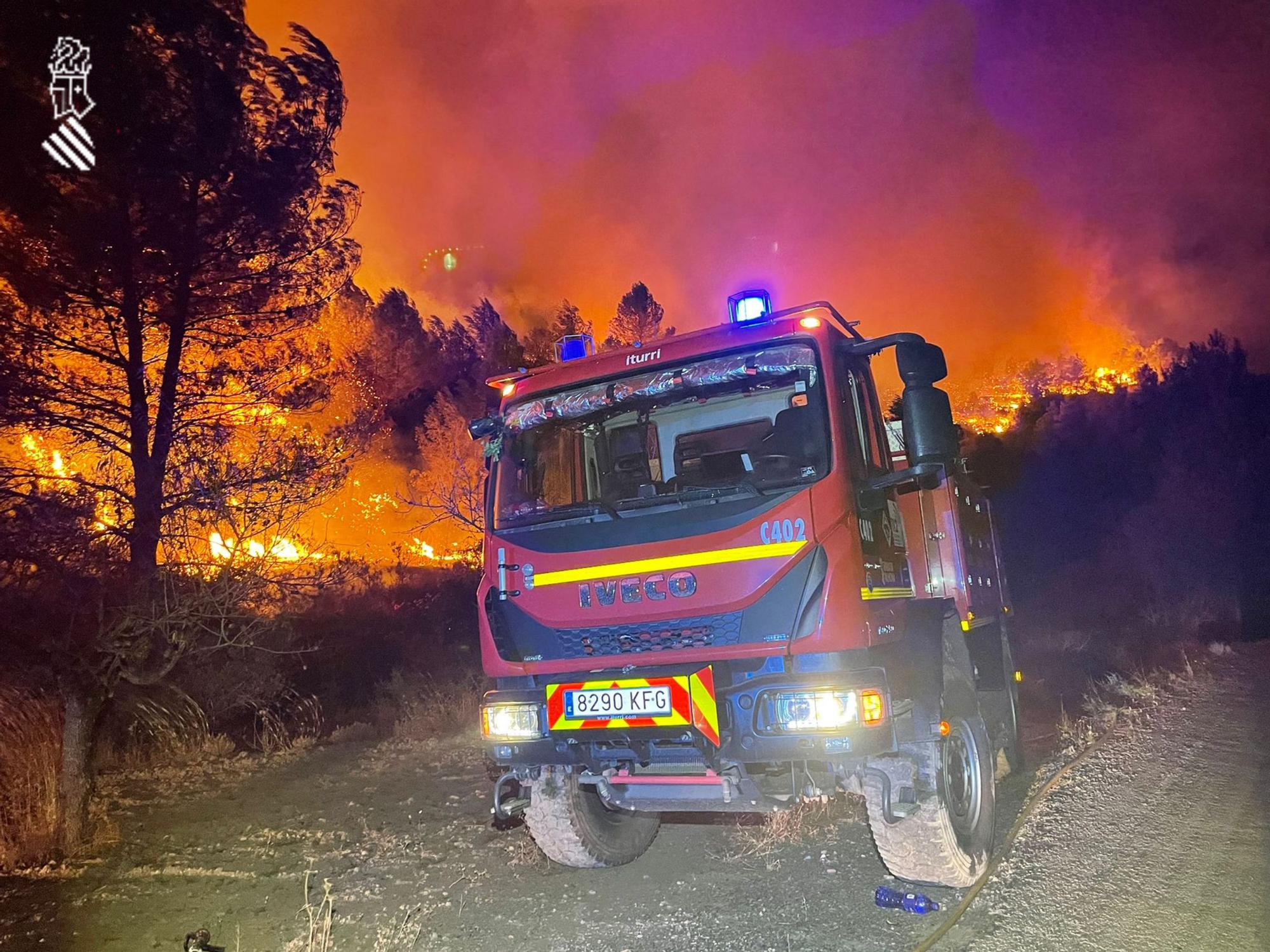 Imágenes del incendio de Azuébar y las labores de extinción