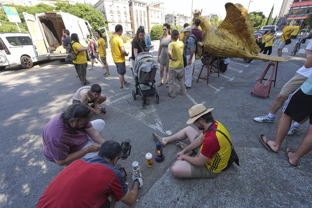 Les imatges de l'arribada de la Flama del Canigó a Girona