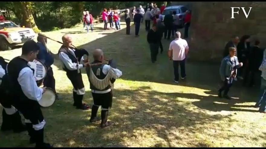 Música, comida y devoción en la Carballeira de San Cibrán