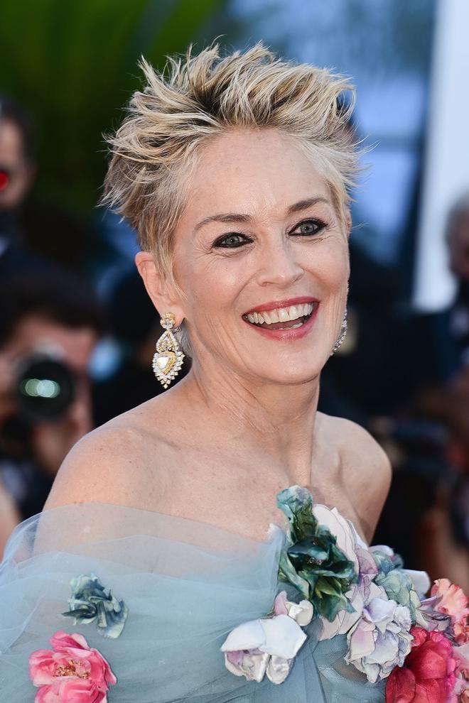 Festival de Cannes 2021: Sharon Stone maquillaje y peinado