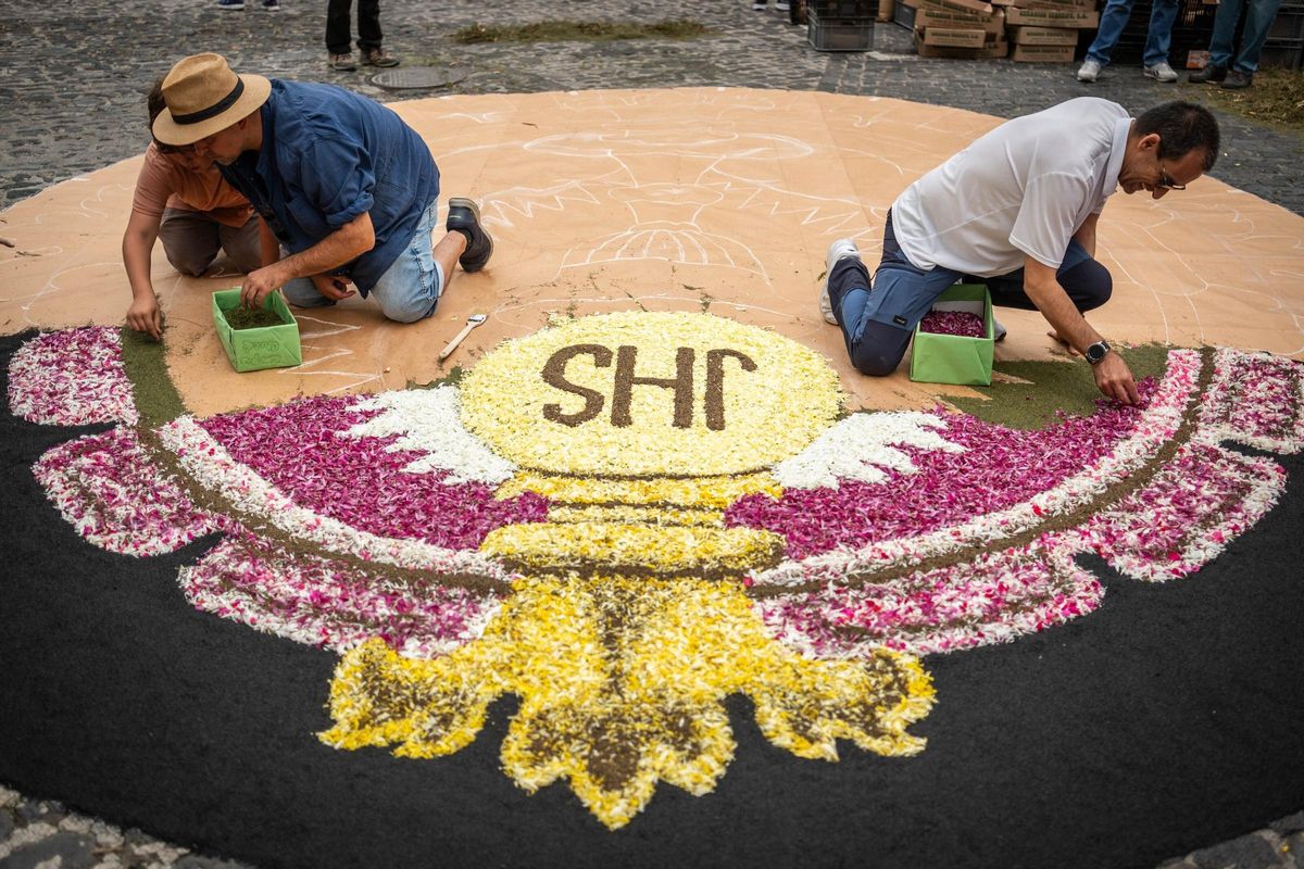 Una de las alfombras con motivos religiosos