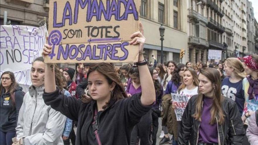 Colectivos feministas presentan enel Congreso 800.000 firmas contra la violencia sexual