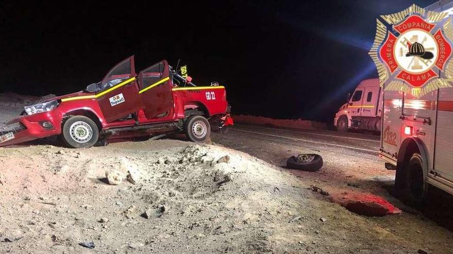 Fotografia tomada por los bomberos de Calama (Chile) del coche en el que viajaban las víctimas. // FdV