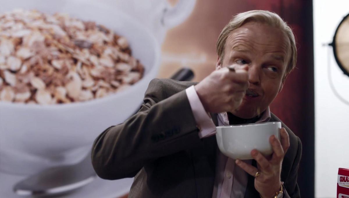 Culverton Smith (Toby Jones), comiendo cereales en ’Sherlock’