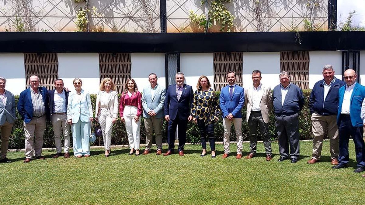 Autoridades durante la comida de San Isidro que celebró la Comunidad de Labradores en La Gran Familia