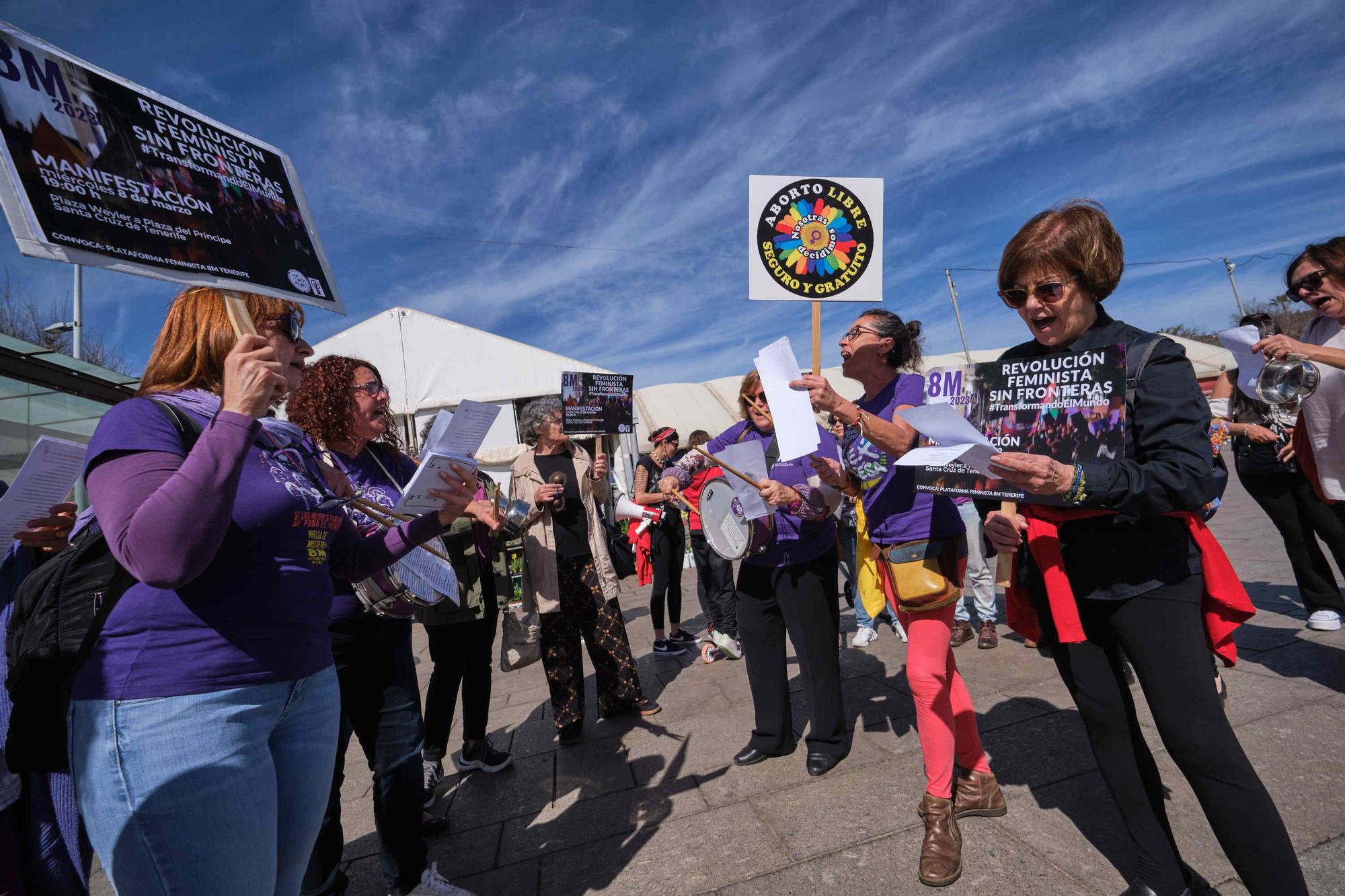 'Cacharrada' feminista en La Laguna por el 8M