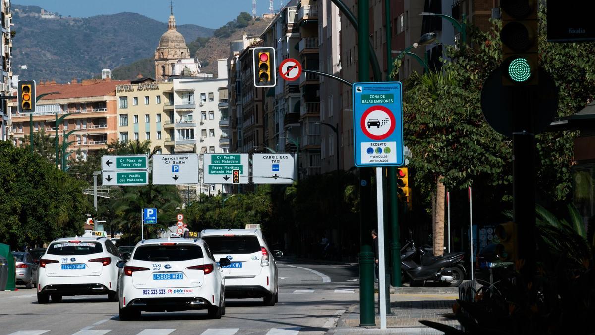 Señalización de entrada a la Zona de Bajas Emisiones en Málaga.