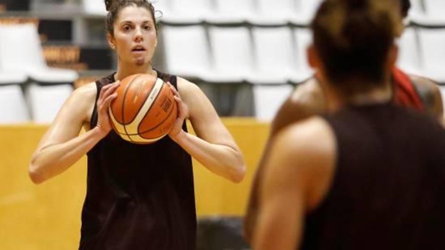 Bea Sánchez, en un dels pocs entrenaments que ha fet amb l&#039;Uni a Fontajau.