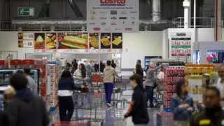 Así está Costco el día de su apertura en Zaragoza: “Hemos llegado a la fila a las 6.00 horas”