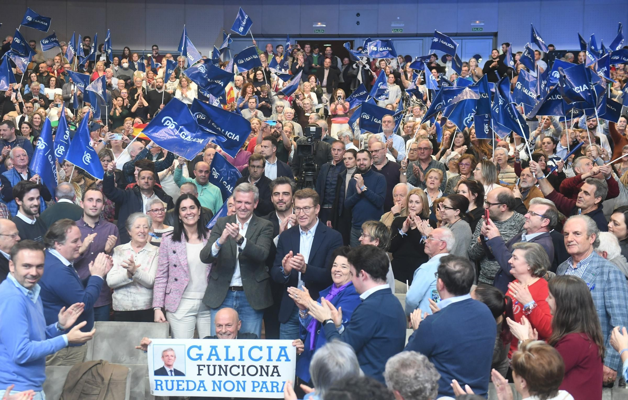 Feijóo se vuelca con Rueda en el cierre de campaña: "Le veo más presidente que nunca"
