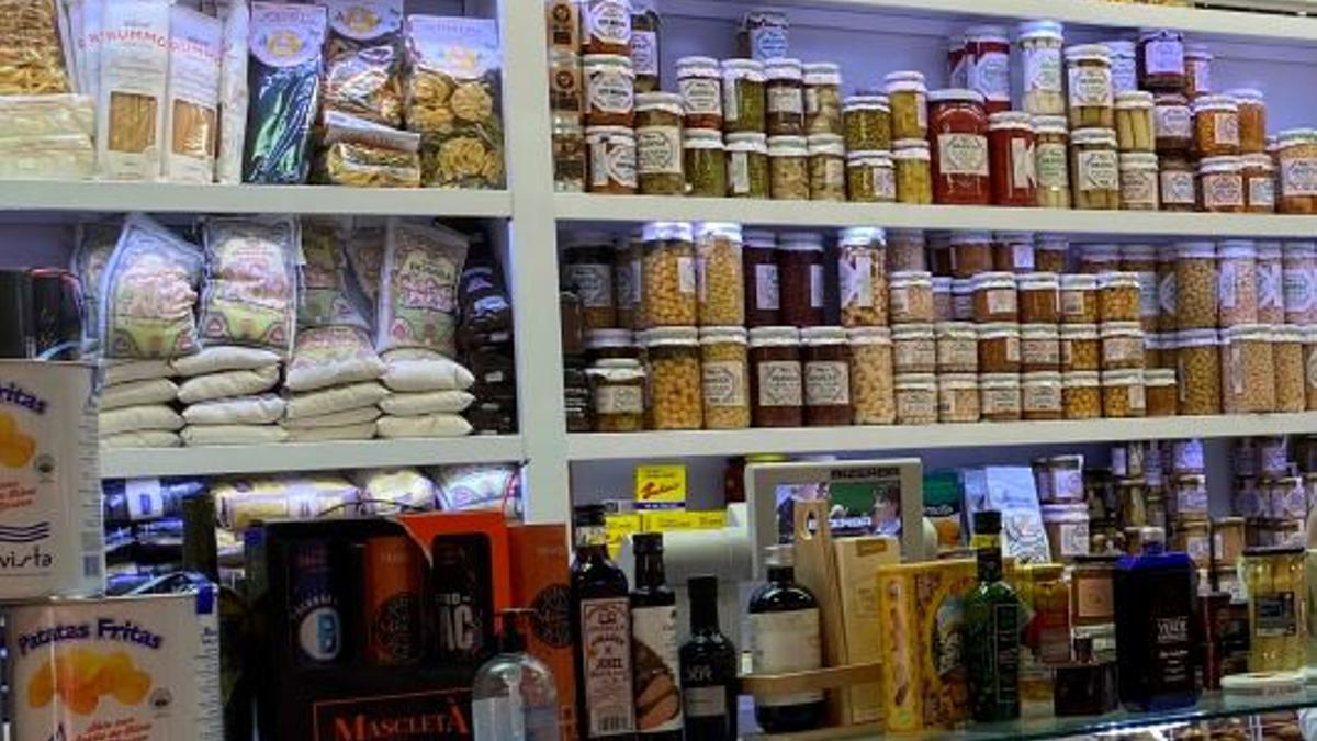 L'aparador d'una botiga a València.