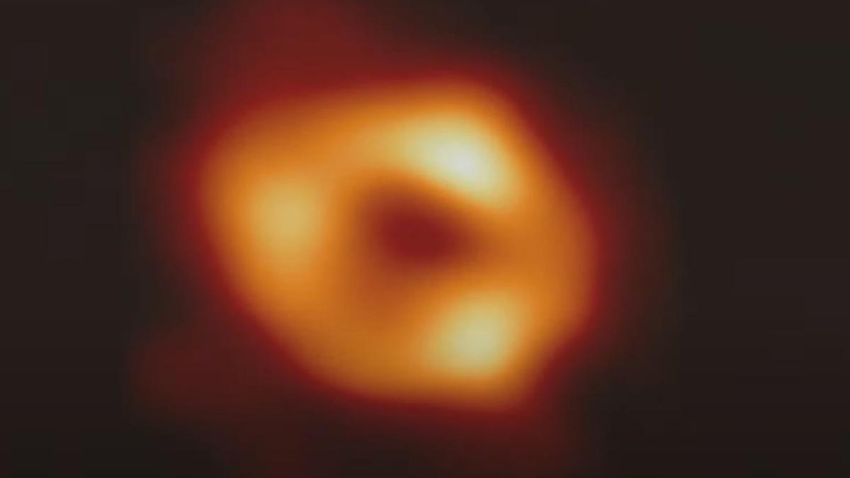 Primera imatge del forat negre en el centre de la nostra galàxia, la Via Làctica