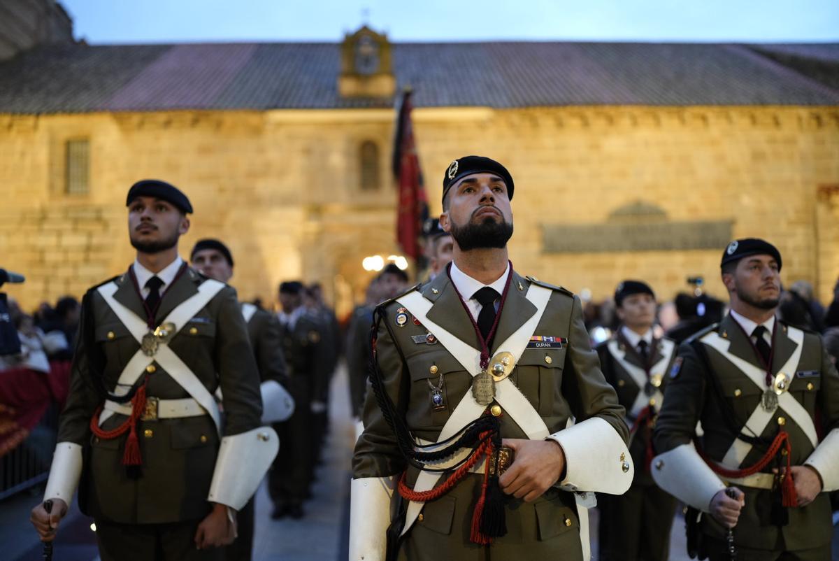 Militares de la base de Bótoa (Badajoz), en la procesión de Santa Eulalia.