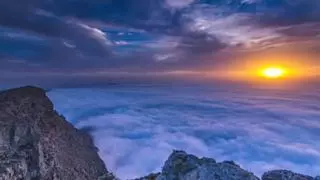 La isla de Canarias que tiene un "túnel del tiempo": el efecto föhn o cascada de nubes