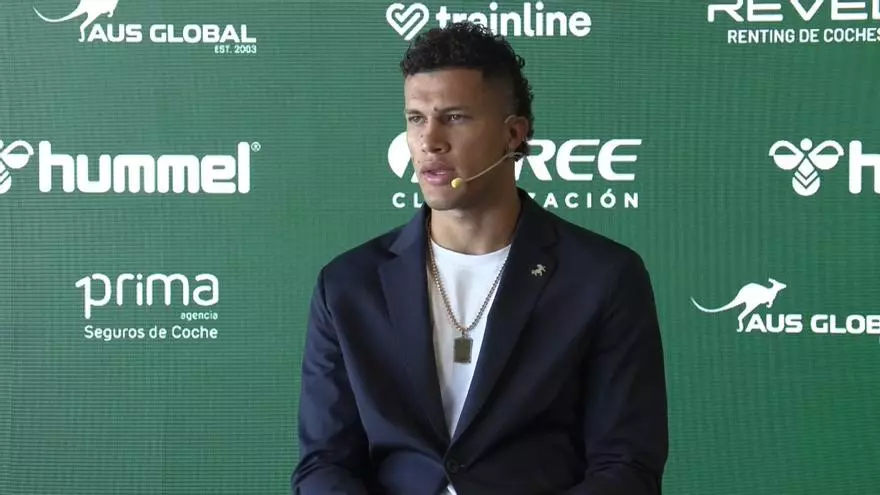 El colombiano Deossa destaca la "calidez humana increíble" del plantel verdiblanco