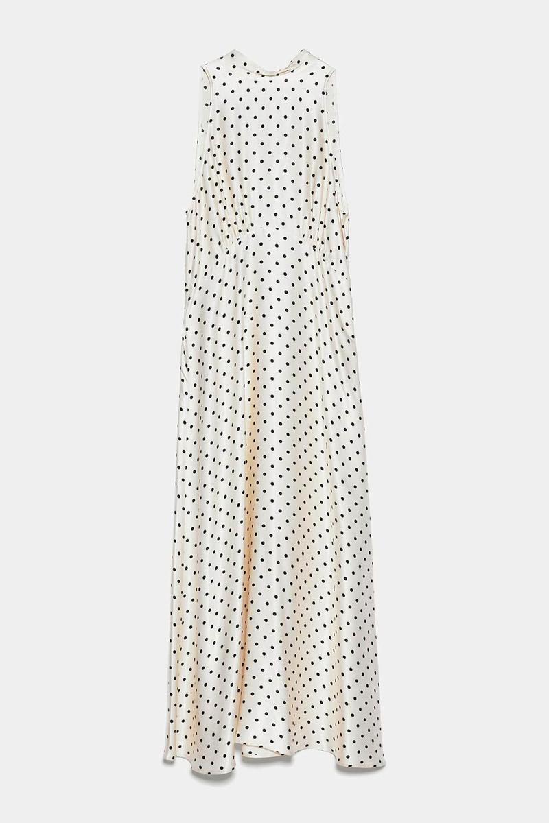 Vestido de lunares de Zara. (Precio: 39,95 euros)