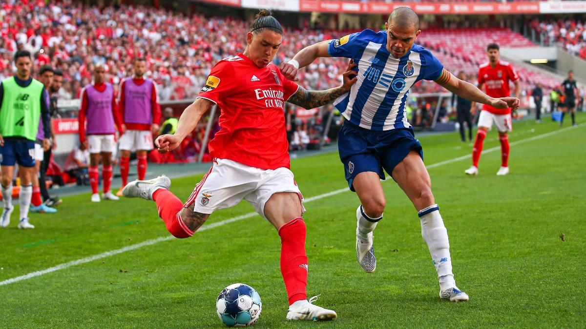 Nuñez y Pepe en una acción del partido