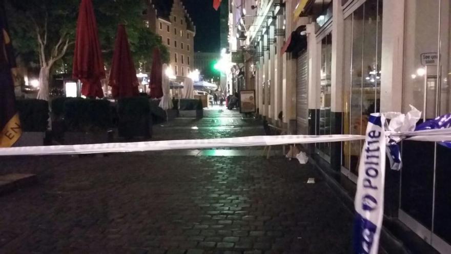 A cien metros de la Grand Place de Bruselas, una cinta policial impide el paso a la zona de la estación Grand Central.