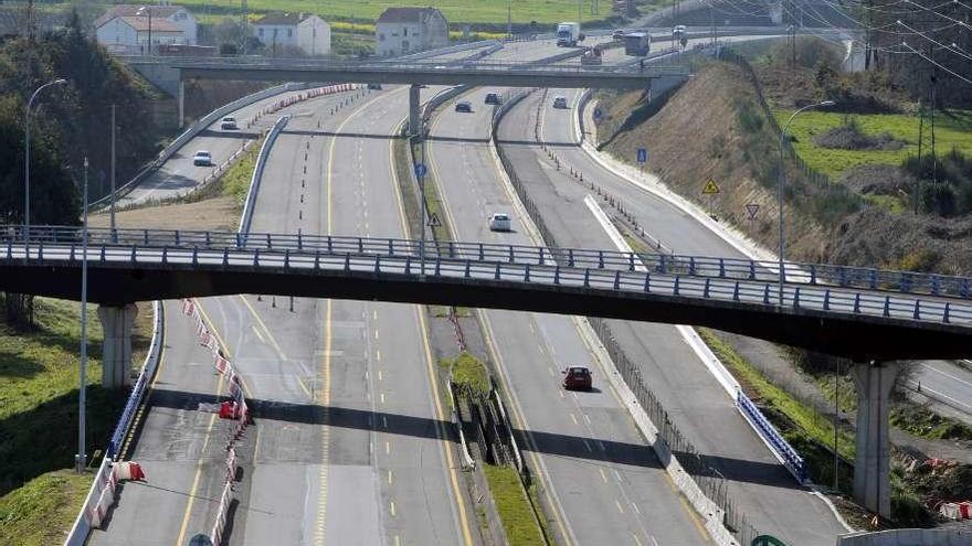 Autopista AP-9 a su paso por Santiago.