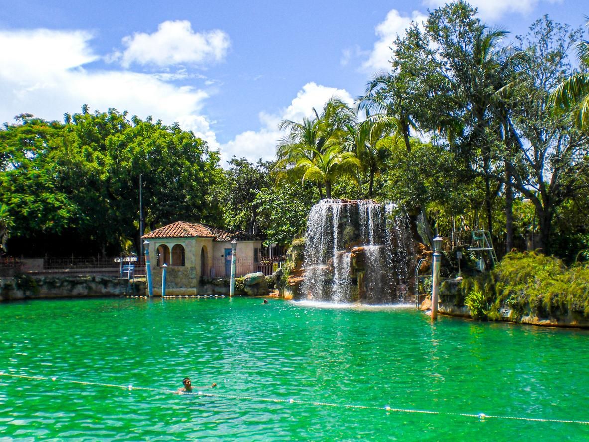 Cascada en la Venetian Pool.