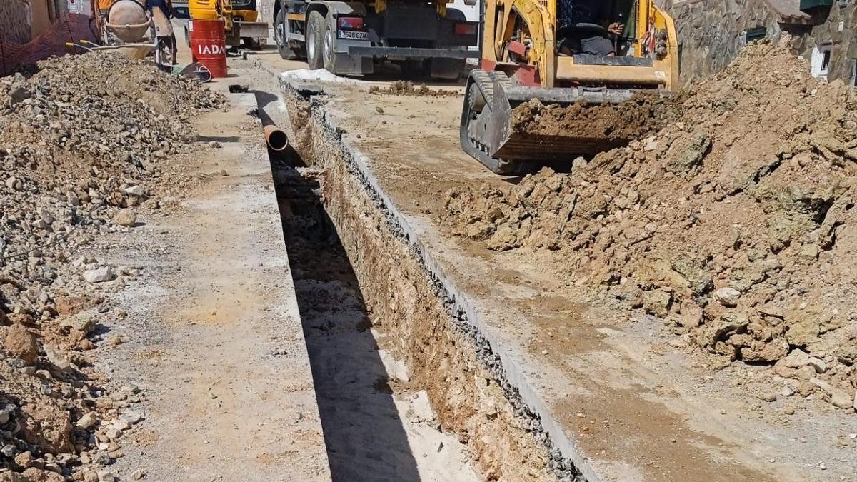 Obras de saneamiento en Ermita del Cerro.