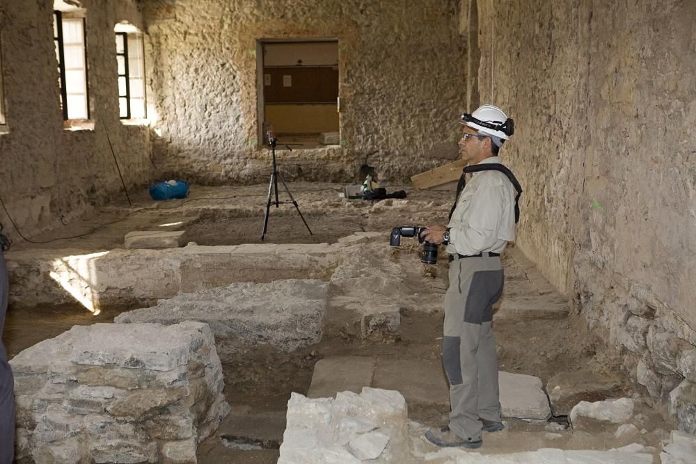 Visita de la alcaldesa de Gijón y los portavoces municipales a las obras de Tabacalera