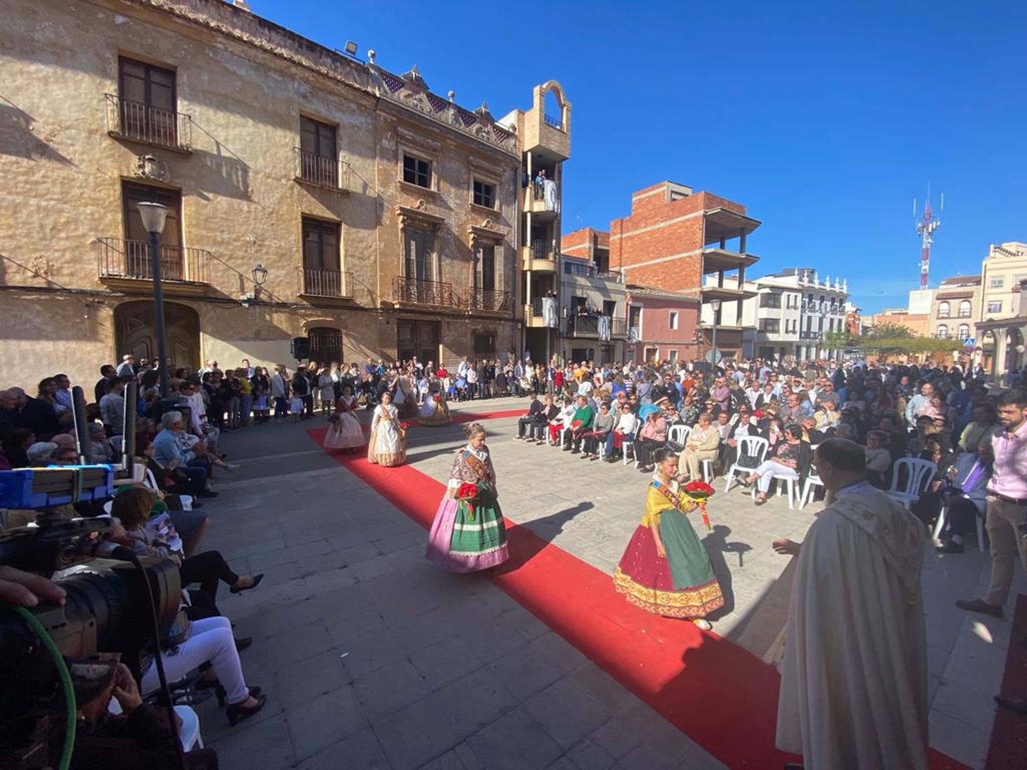 Emotiva ofrenda a la Asunción en las fiestas de Sant Vicent de la Vall