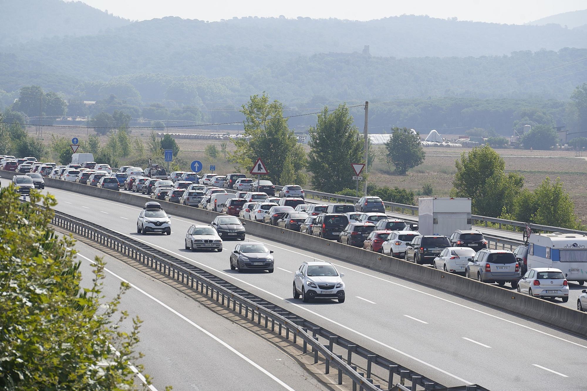 Cues a l'accés a la Costa Brava, a Vidreres