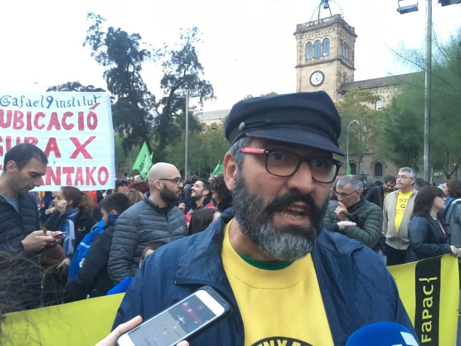 Manifestació a Barcelona per reclamar a la Generalitat que l''''educació suposi 6% del PIB