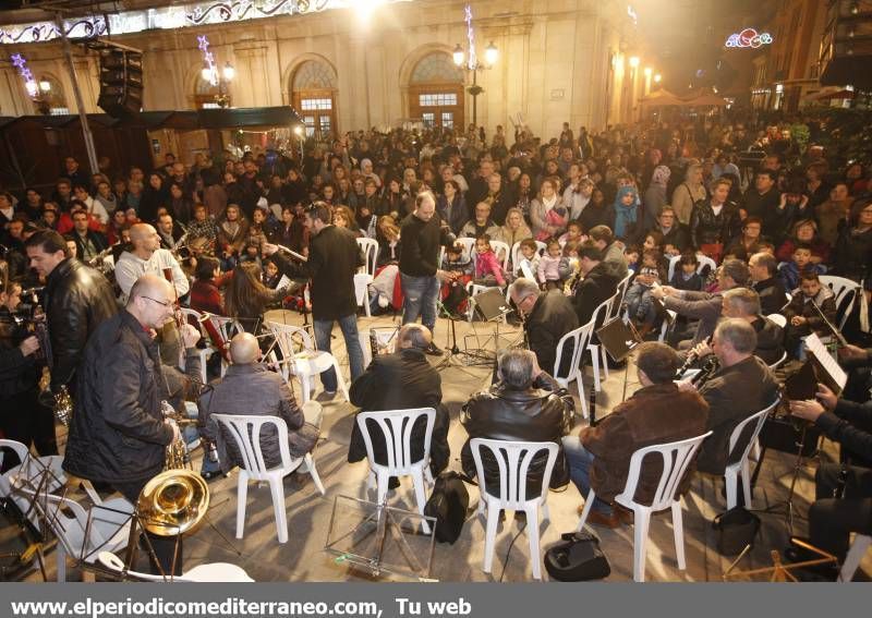 GALERÍA DE FOTOS -- Villancicos en el Mercat de Nadal