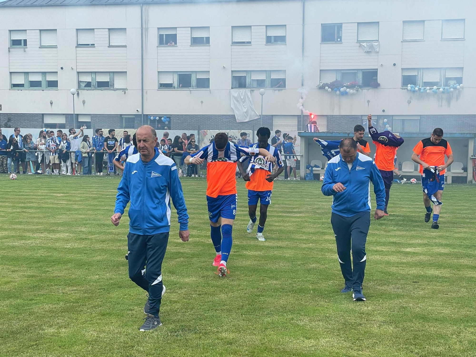 En imágenes: Así fue el duelo entre el Treviense y el Cornellana por un puesto en segunda