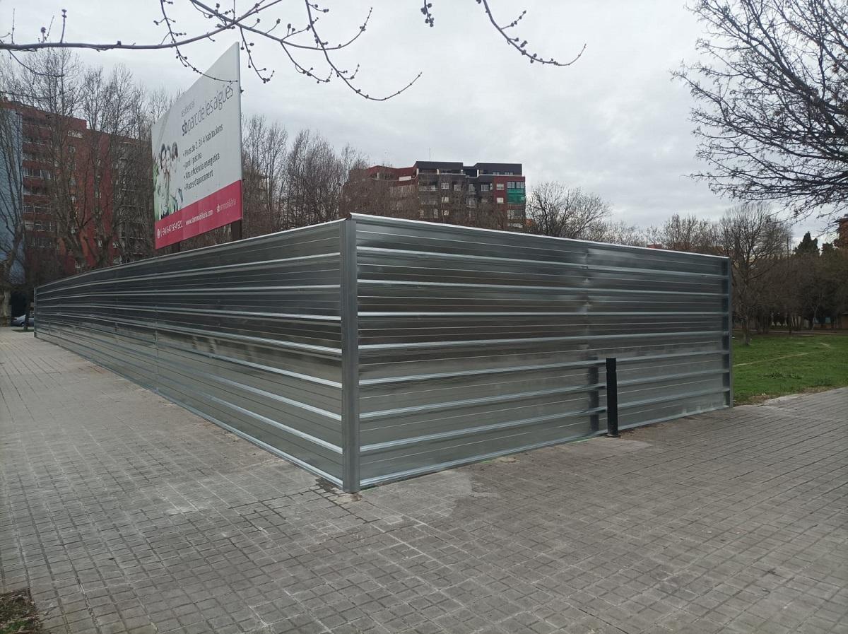 La tanca de la finca del carrer Salines i l'avinguda de Perpinyà