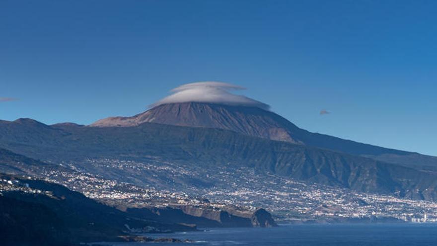 La toca del Teide anuncia lluvias