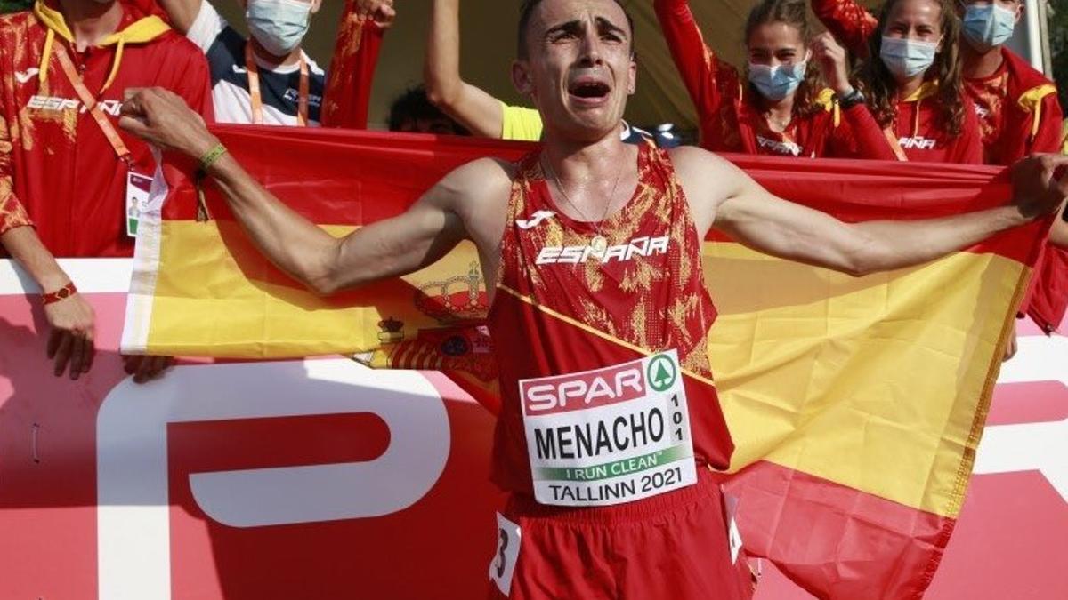 Eduardo Mencho celebra el oro conseguido en el Europeo sub-23 de Tallín en el 2021.