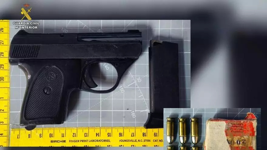 Dos detenidos en Rois con 4.000 dodis de marihuana, 227 de heroína y dos pistolas