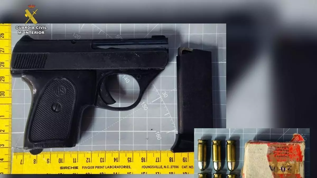 Dos detenidos en Rois con 4.000 dosis de marihuana, 227 de heroína y dos pistolas