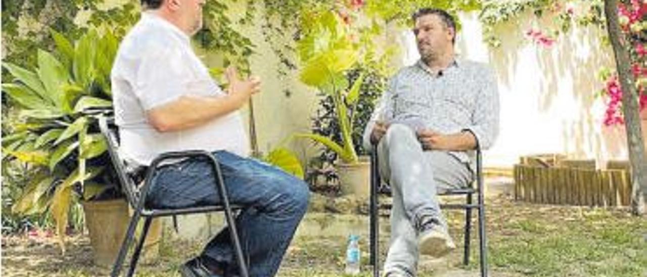 Oriol Junqueras y Lluís Apesteguia durante la entrevista.